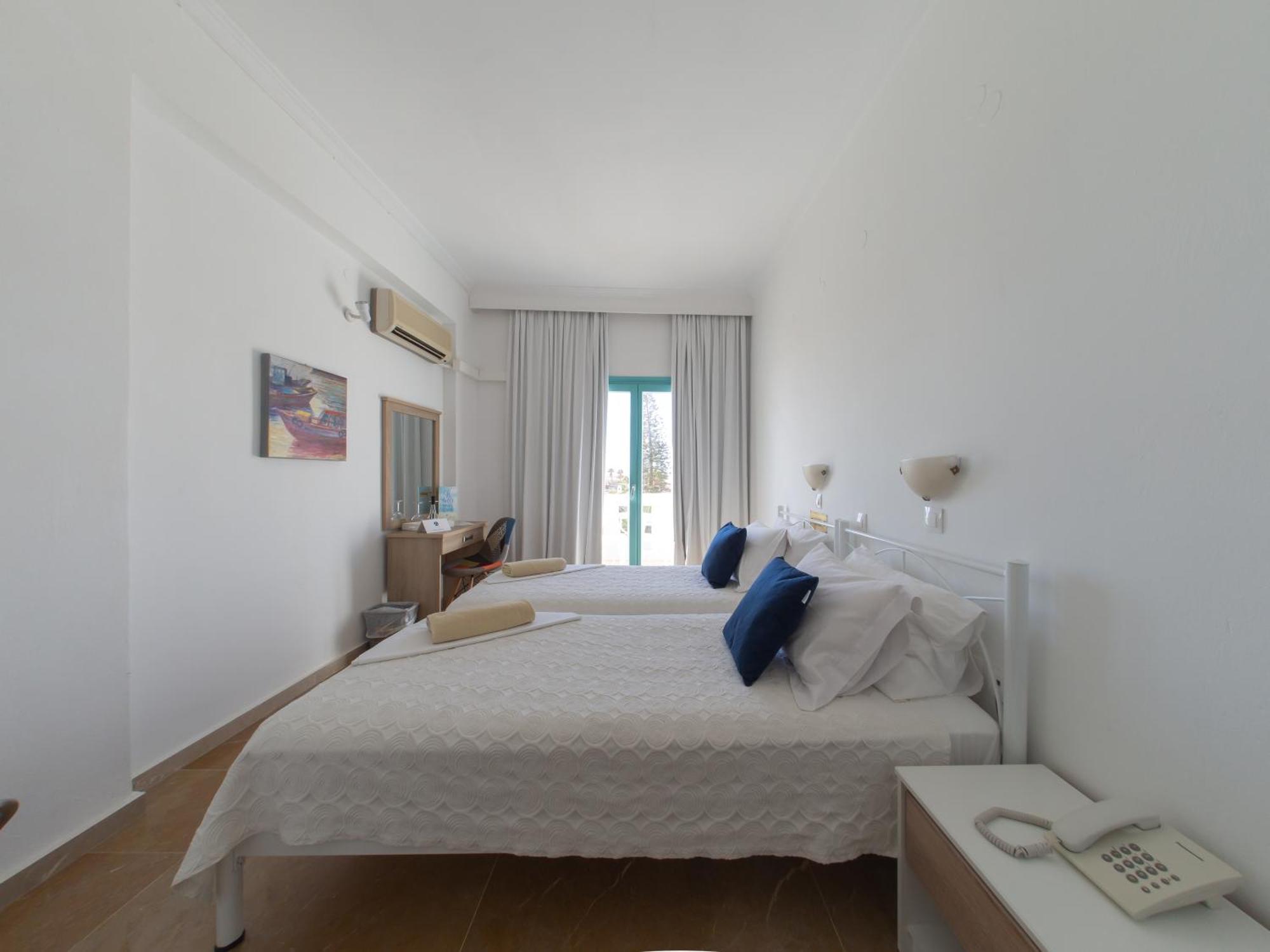 Amaryllis Beach Hotel Chrisi Akti  Quarto foto